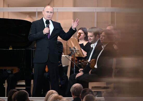 Рабочая поездка президента РФ В. Путина в Санкт-Петербург