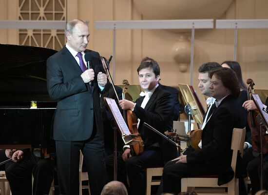 Рабочая поездка президента РФ В. Путина в Санкт-Петербург