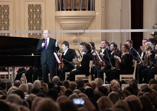 Рабочая поездка президента РФ В. Путина в Санкт-Петербург