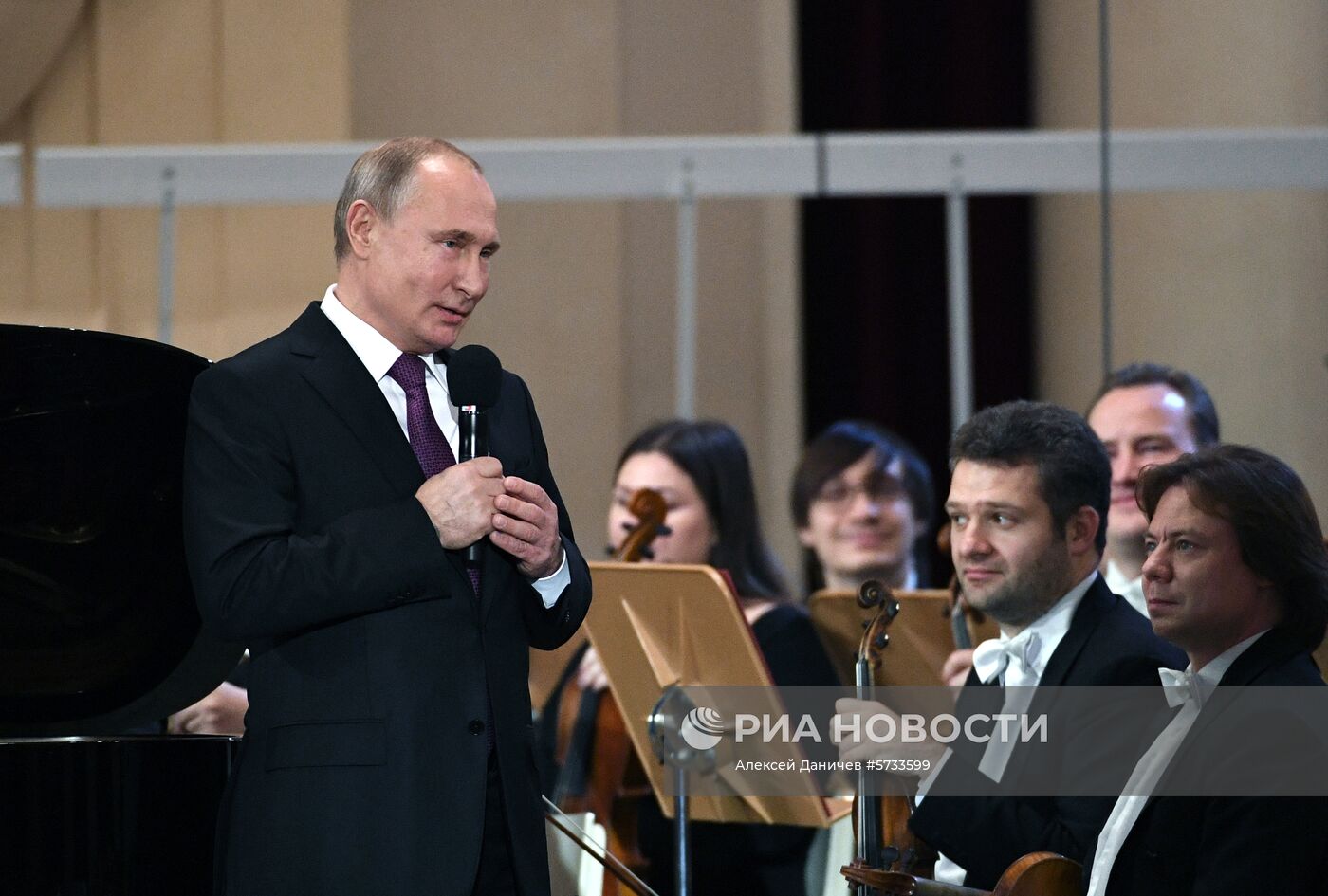 Рабочая поездка президента РФ В. Путина в Санкт-Петербург