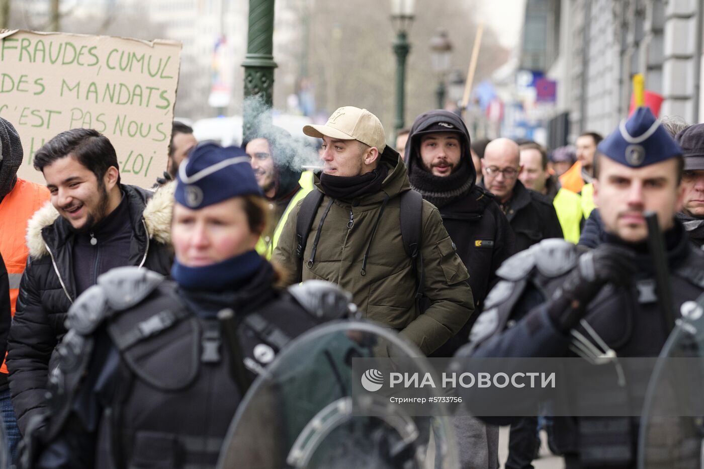 Акция протеста автомобилистов "жёлтые жилеты" в Брюсселе