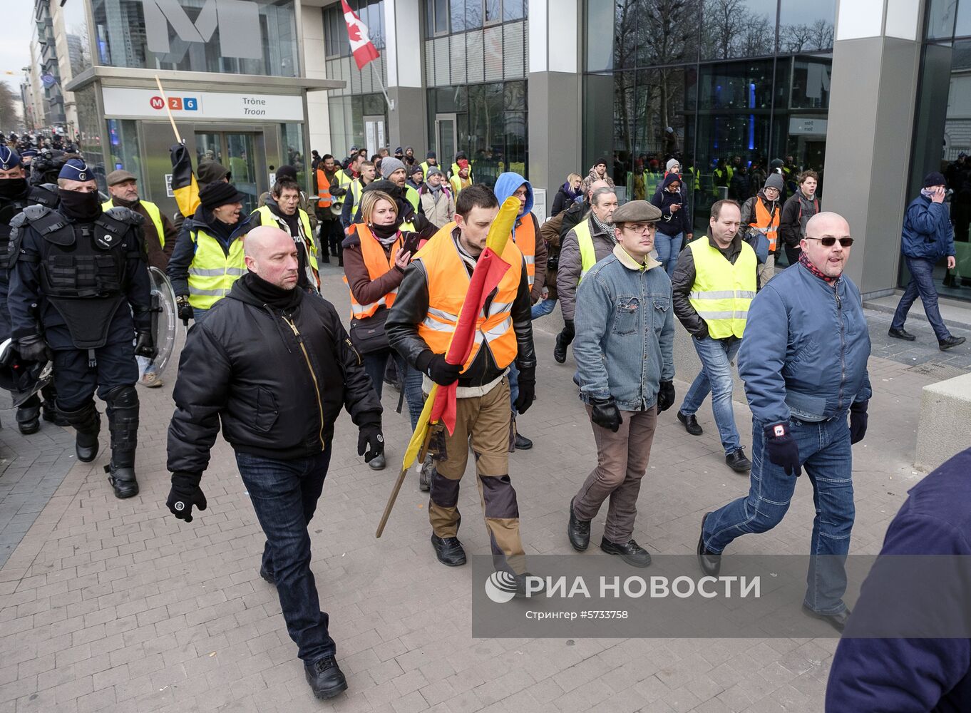 Акция протеста автомобилистов "жёлтые жилеты" в Брюсселе