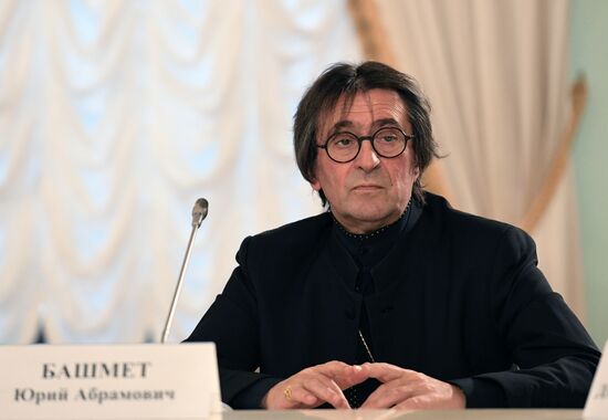 Рабочая поездка президента РФ В. Путина в Санкт-Петербург