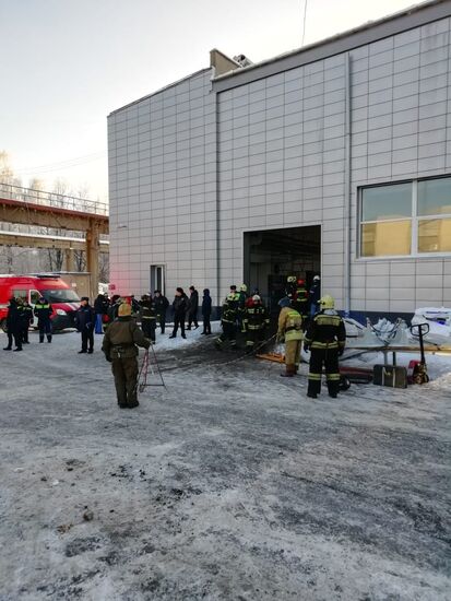 Кровля производственного здания обрушилась в Дзержинском