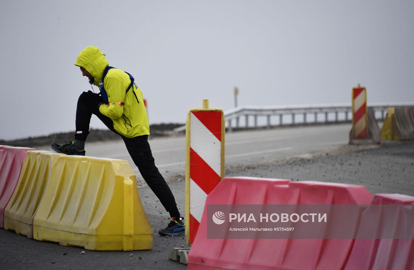 Ультрамарафонец начал 190-километровый забег по новой трассе "Таврида" в Крыму