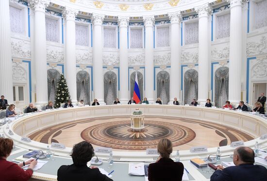 Совет при президенте РФ по реализации государственной политики в сфере защиты семьи и детей