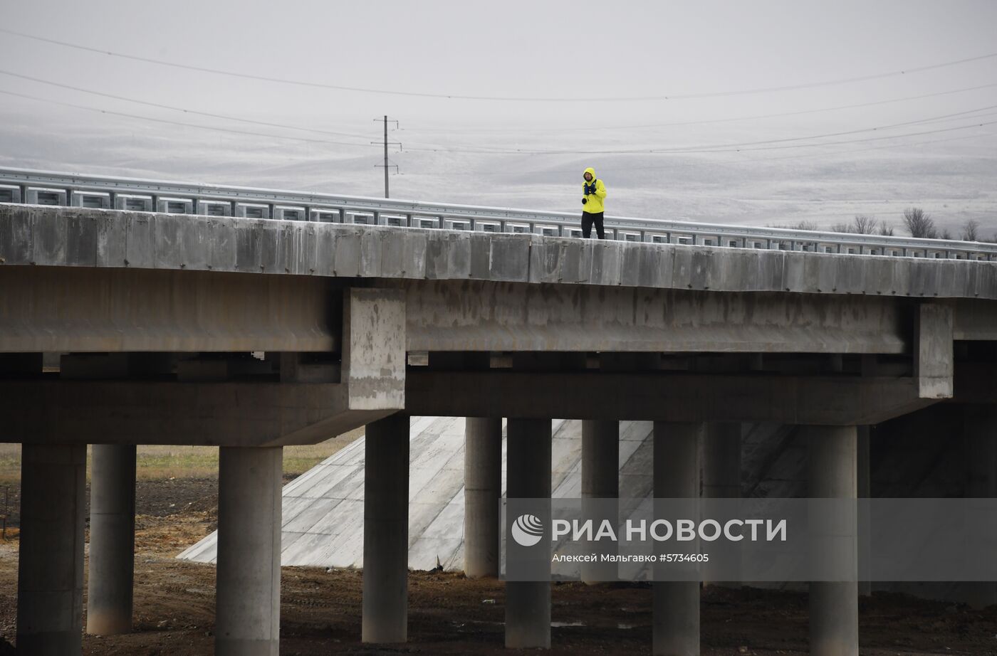 Ультрамарафонец начал 190-километровый забег по новой трассе "Таврида" в Крыму