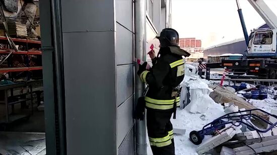 Кровля производственного здания обрушилась в Дзержинском