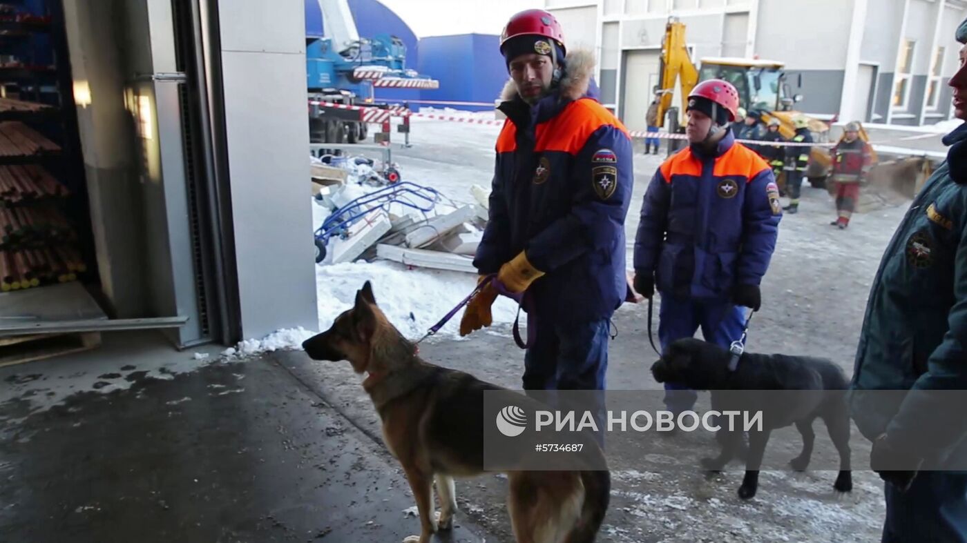 Кровля производственного здания обрушилась в Дзержинском