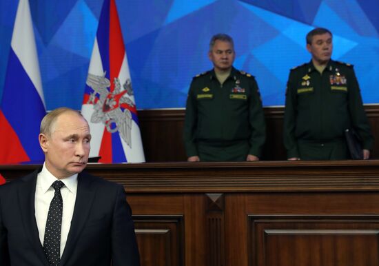 Президент РФ В. Путин принял участие в расширенном заседании коллегии министерства обороны РФ
