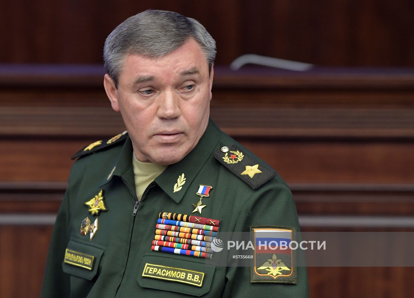 18 декабря 2018. Начальник Генерального штаба Вооруженных сил РФ - первый заместитель министра обороны РФ Валерий Герасимов перед началом расширенного заседания коллегии министерства обороны РФ. Место: Россия, Москва. Президент РФ В. Путин принял участие в расширенном заседании коллегии министерства обороны РФ
