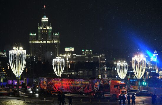 Доставка новогодней елки в Кремль