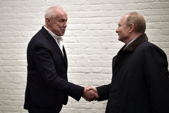 Президент РФ В. Путин поздравил с юбилеем художественного руководителя театра "Современник" Г. Волчек