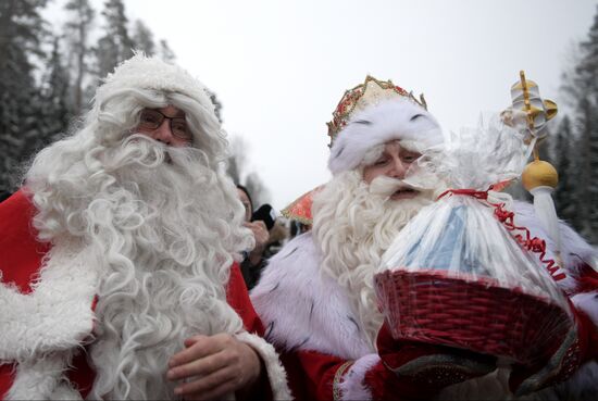 Встреча российского Деда Мороза и финского Йоулупукки