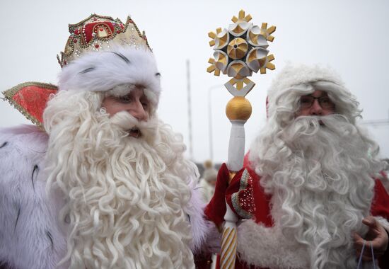 Встреча российского Деда Мороза и финского Йоулупукки