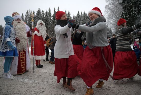 Встреча российского Деда Мороза и финского Йоулупукки
