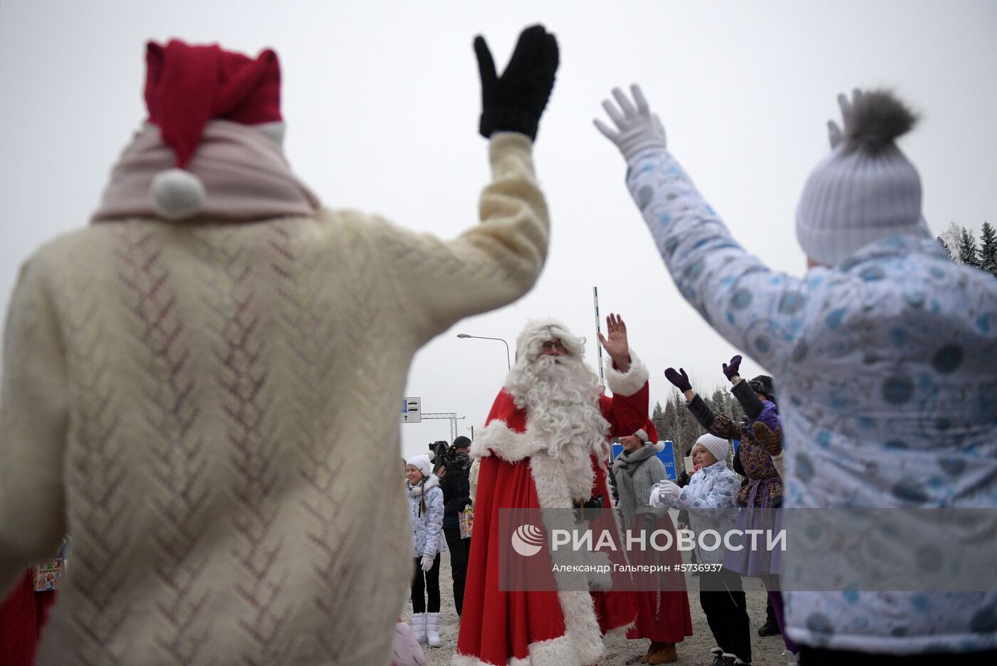 Встреча российского Деда Мороза и финского Йоулупукки