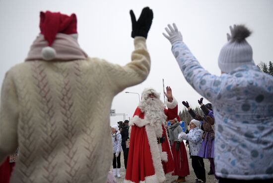 Встреча российского Деда Мороза и финского Йоулупукки
