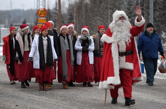Встреча российского Деда Мороза и финского Йоулупукки