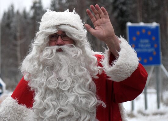 Встреча российского Деда Мороза и финского Йоулупукки