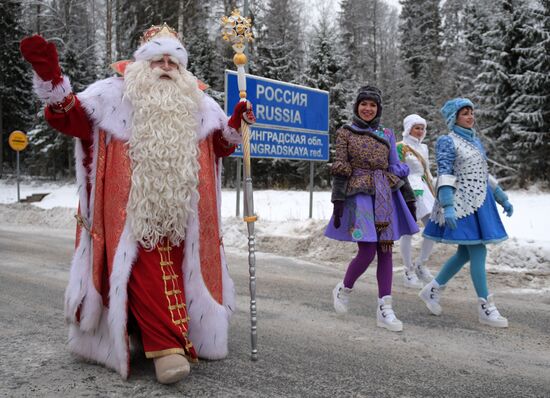 Встреча российского Деда Мороза и финского Йоулупукки