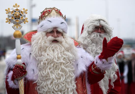 Встреча российского Деда Мороза и финского Йоулупукки