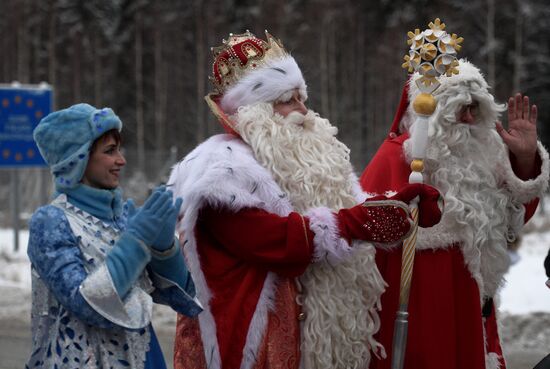 Встреча российского Деда Мороза и финского Йоулупукки