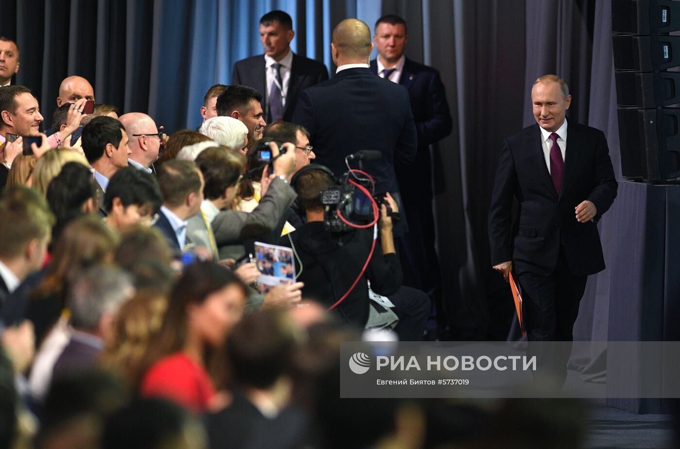 Ежегодная большая пресс-конференция президента РФ В. Путина
