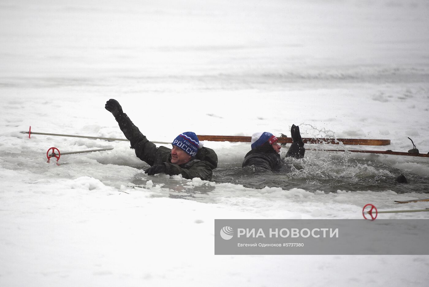 Учения спасателей на водных объектах зимой