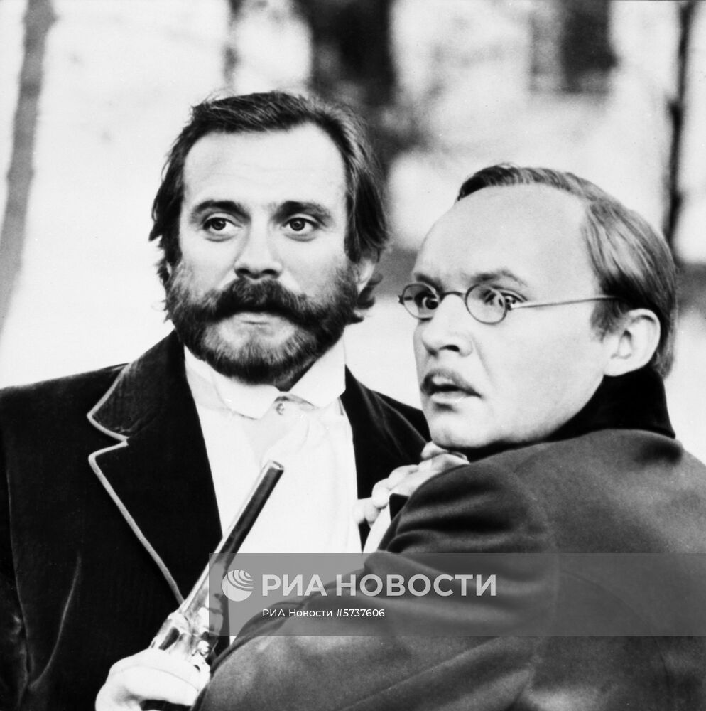 Кадр из фильма "Жестокий романс"