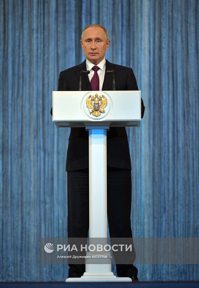 Президент РФ В. Путин на торжественном вечере по случаю Дня работника органов безопасности