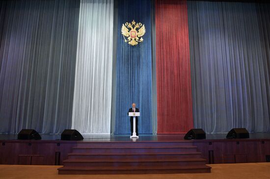 Президент РФ В. Путин на торжественном вечере по случаю Дня работника органов безопасности