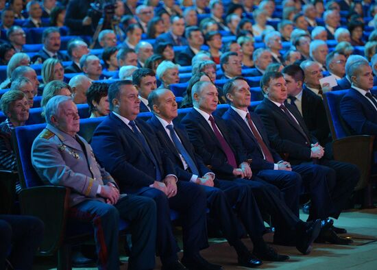 Президент РФ В. Путин на торжественном вечере по случаю Дня работника органов безопасности