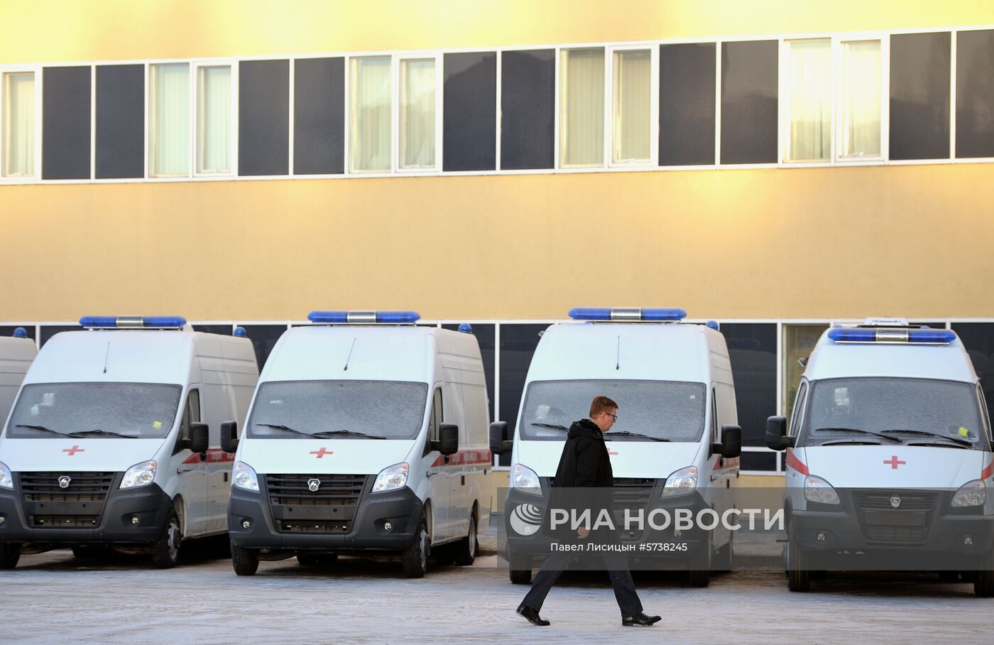 Вручение автомобилей скорой медицинской помощи учреждениям здравоохранения Свердловской области