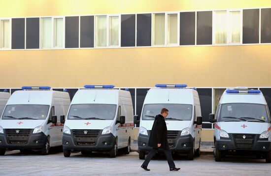 Вручение автомобилей скорой медицинской помощи учреждениям здравоохранения Свердловской области