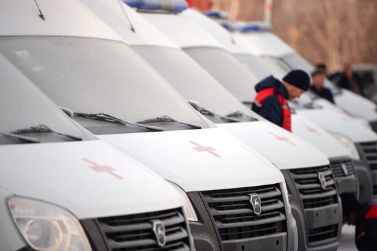 Вручение автомобилей скорой медицинской помощи учреждениям здравоохранения Свердловской области