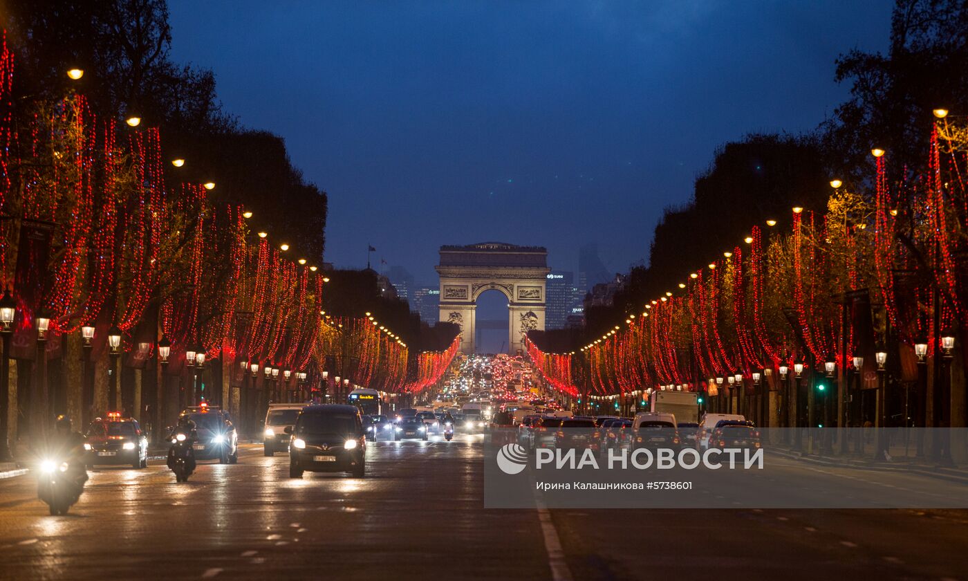 Рождественское украшение Парижа