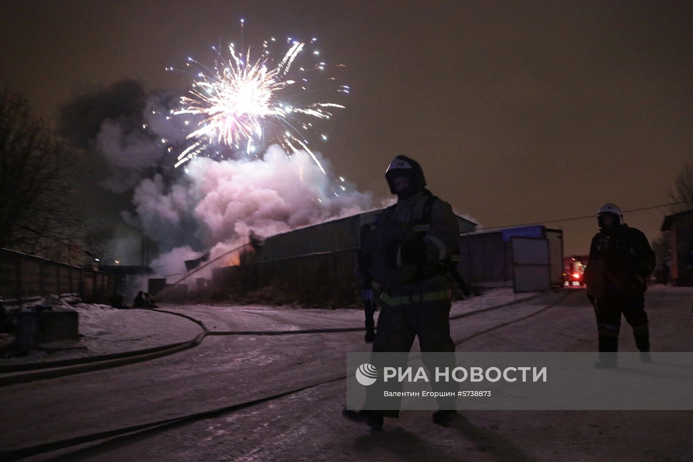 Пожар на складе пиротехники в центре Санкт-Петербурга