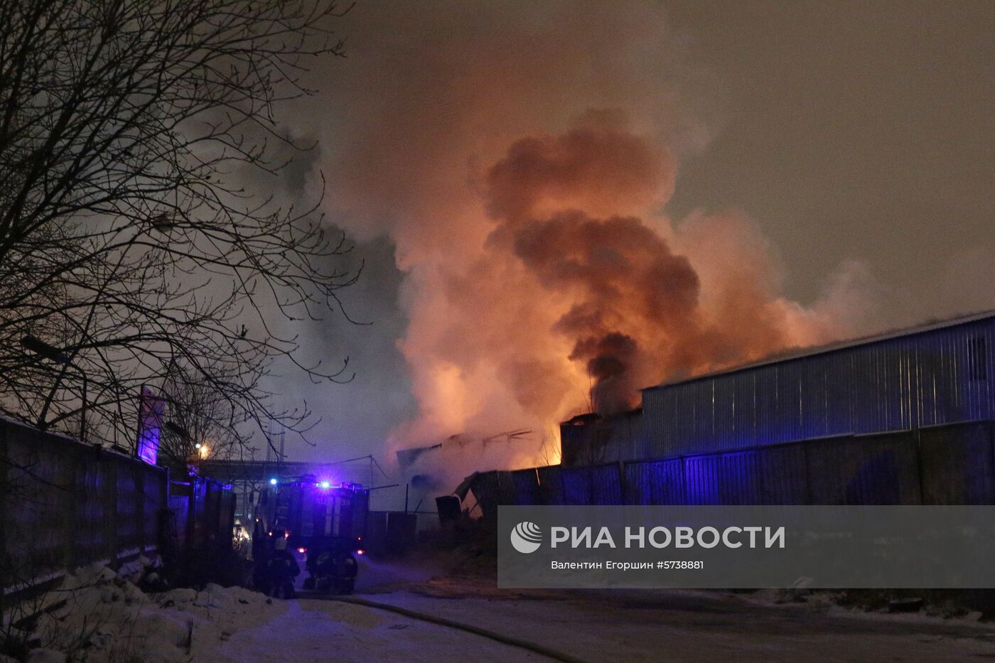 Пожар на складе пиротехники в центре Санкт-Петербурга