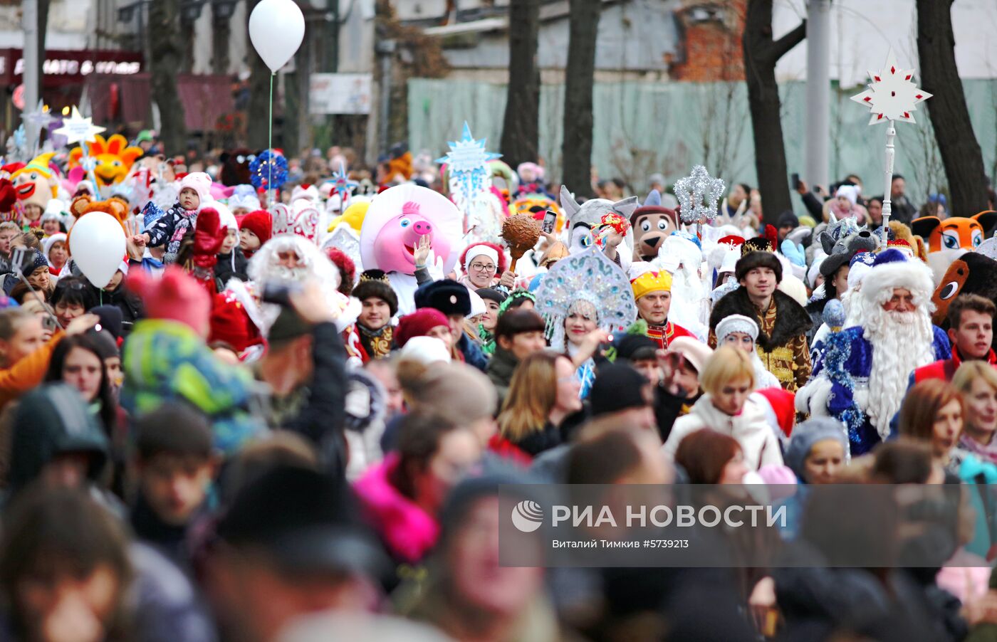 Парад Дедов Морозов и Снегурочек