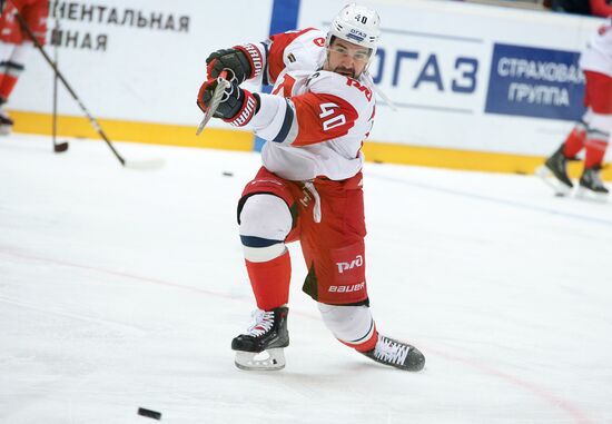 Хоккей. КХЛ. Матч "Авангард" - "Локомотив"