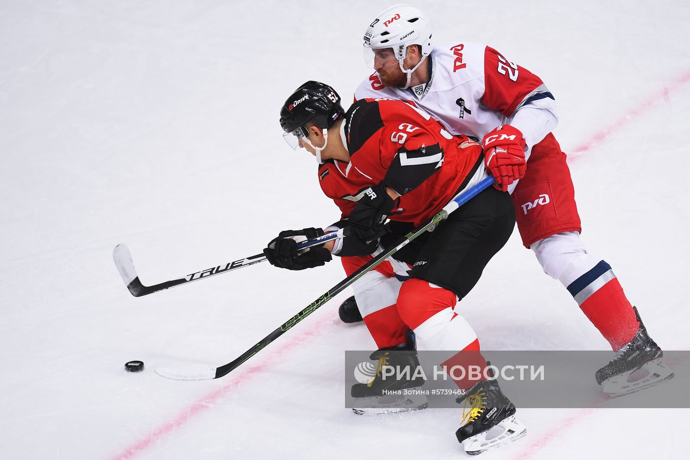 Хоккей. КХЛ. Матч "Авангард" - "Локомотив"