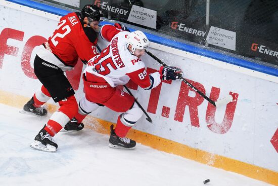 Хоккей. КХЛ. Матч "Авангард" - "Локомотив"