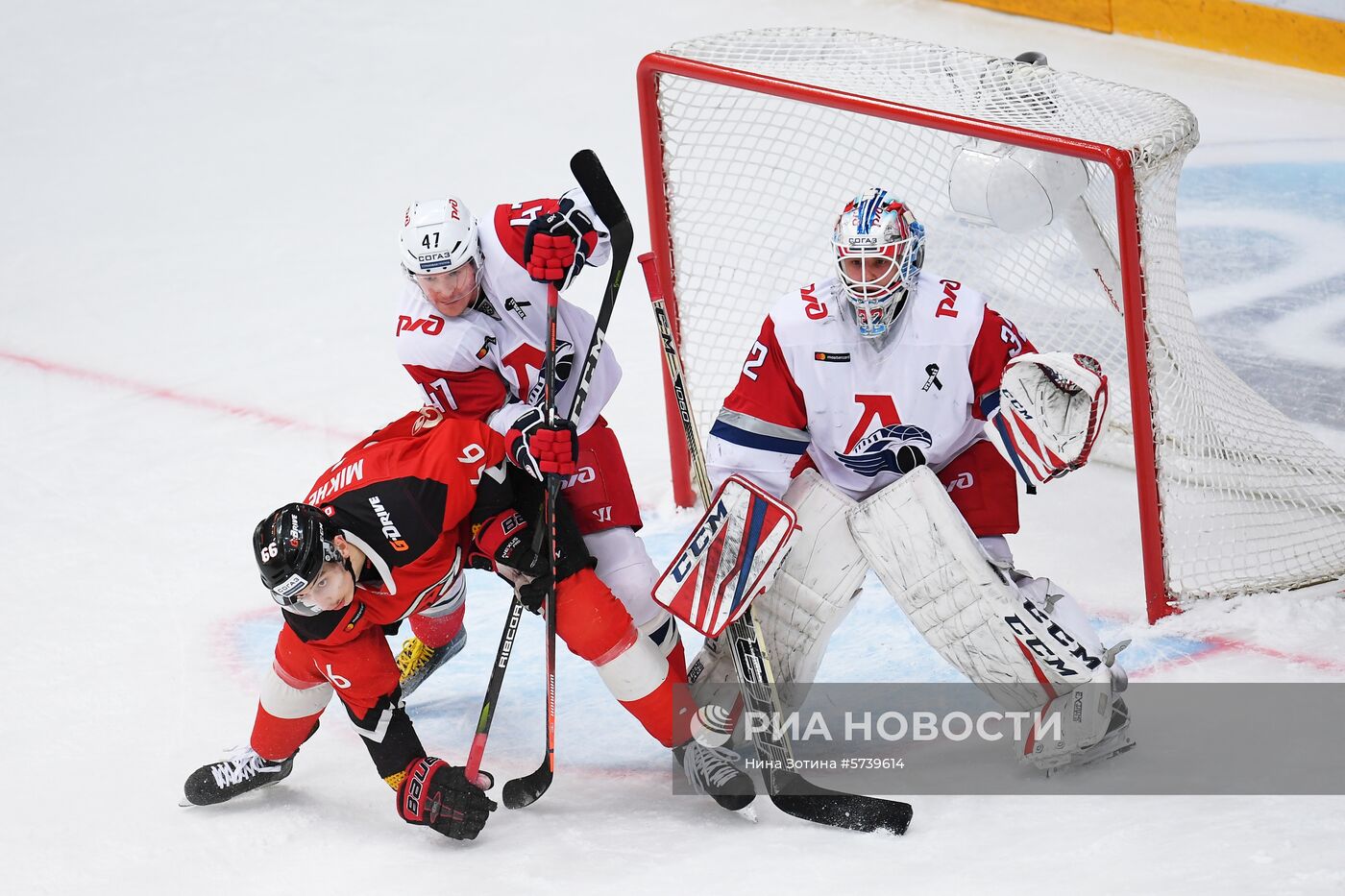 Хоккей. КХЛ. Матч "Авангард" - "Локомотив"