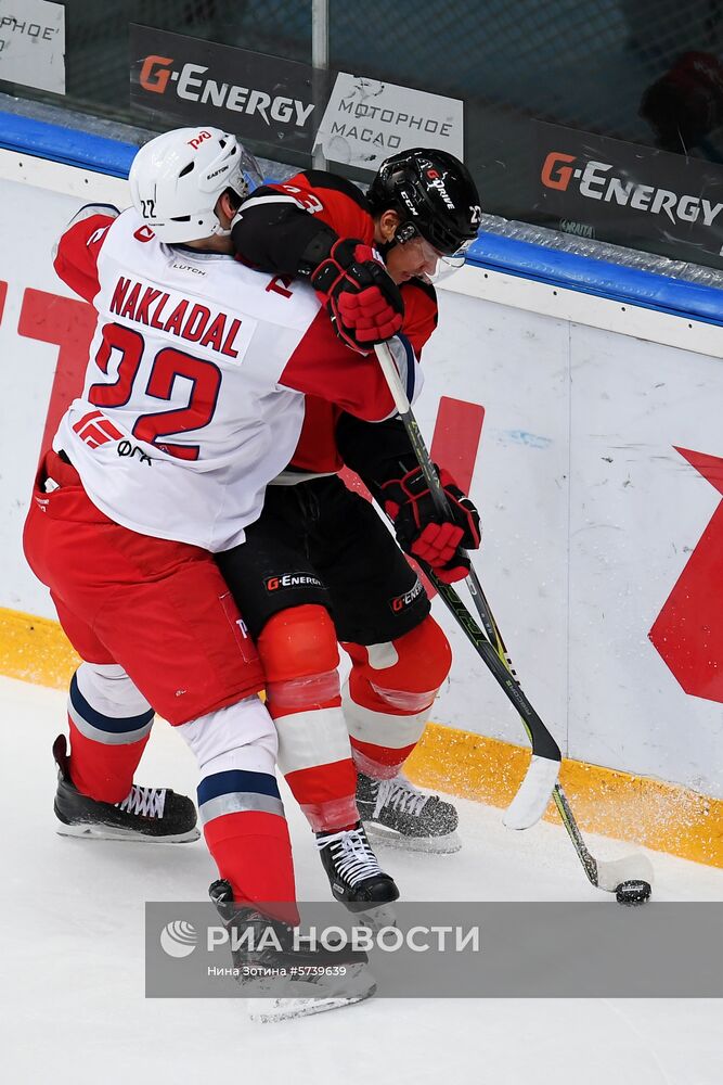 Хоккей. КХЛ. Матч "Авангард" - "Локомотив"