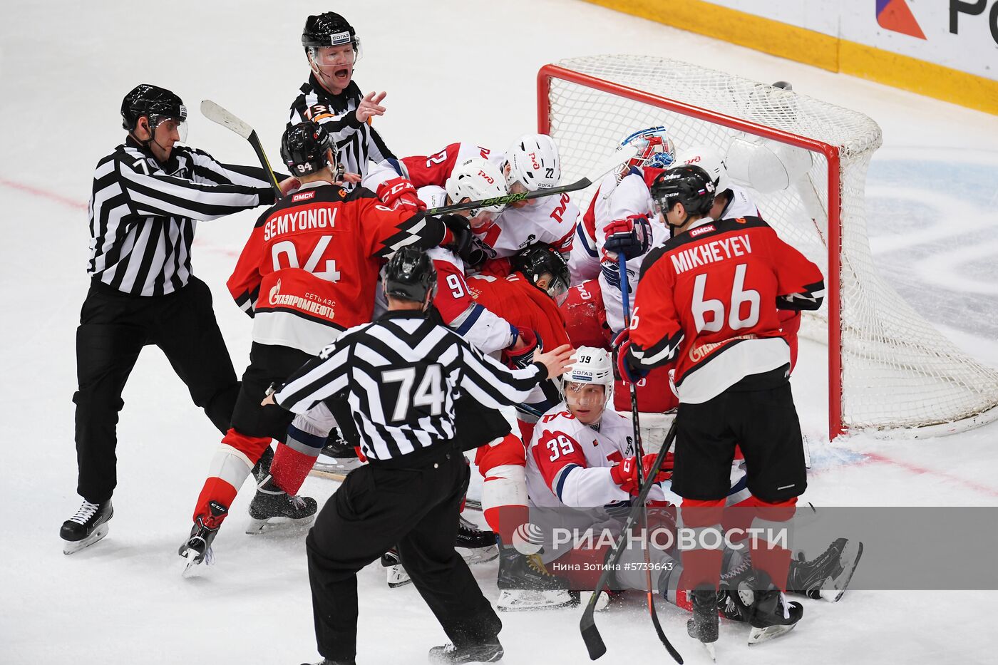 Хоккей. КХЛ. Матч "Авангард" - "Локомотив"