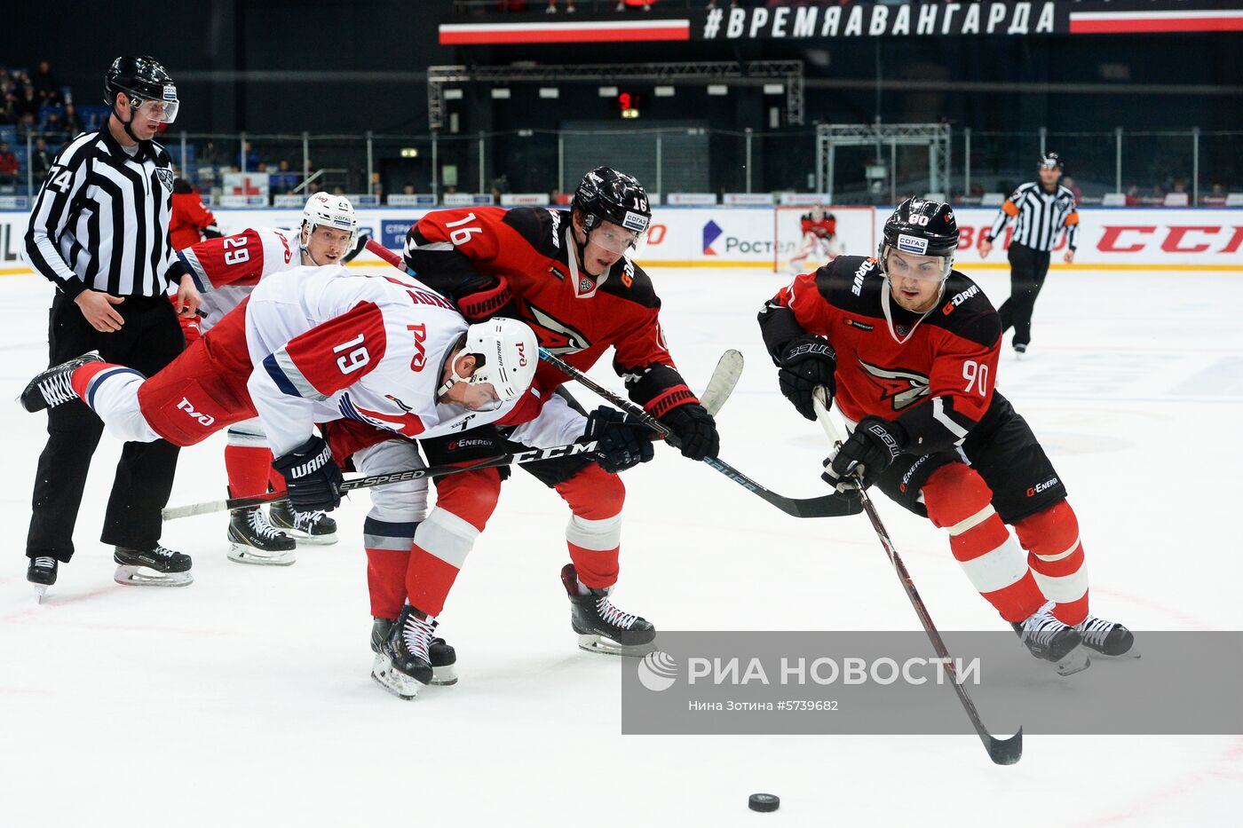 Хоккей. КХЛ. Матч "Авангард" - "Локомотив"
