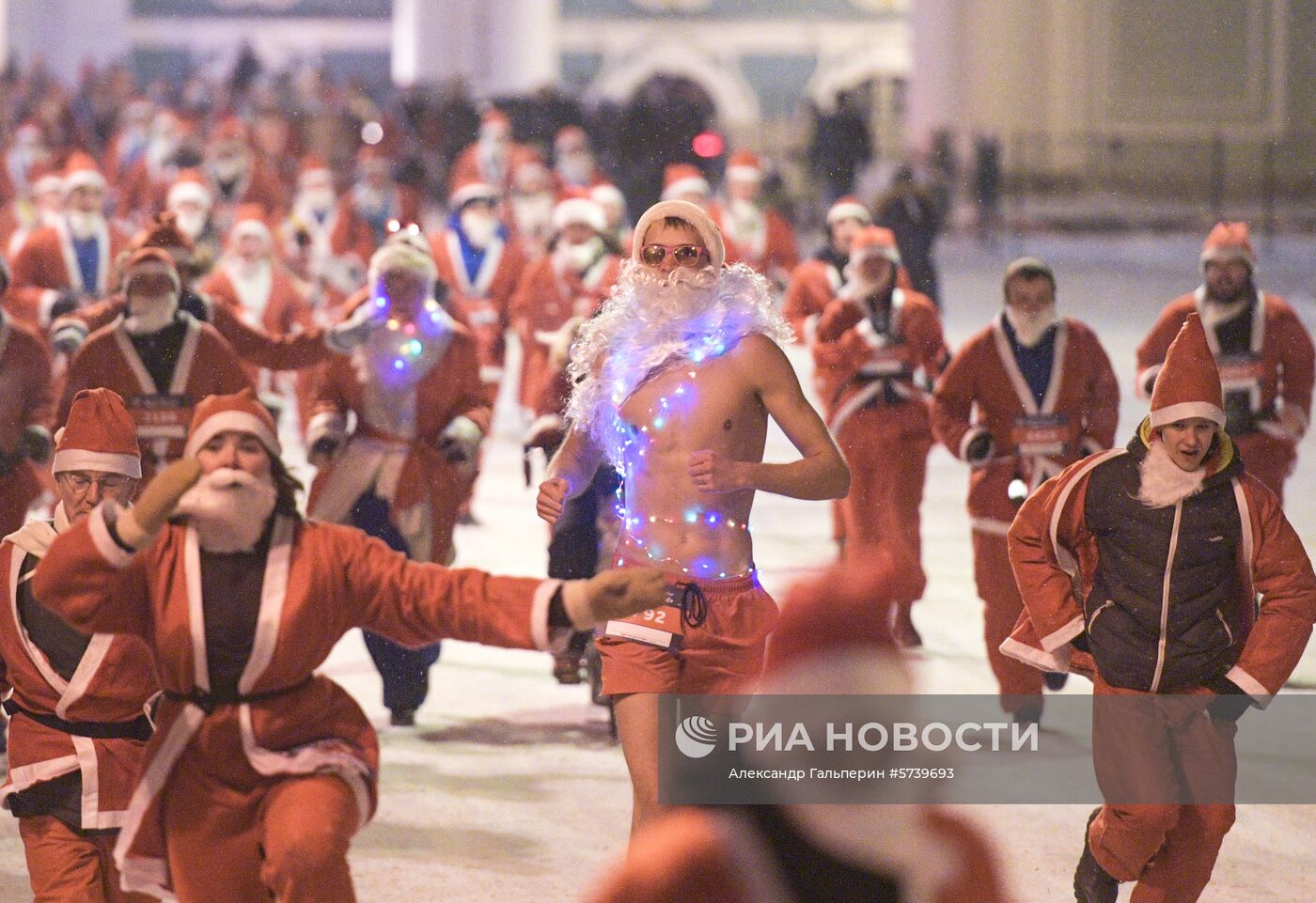 Забег Дедов Морозов в Санкт-Петербурге 