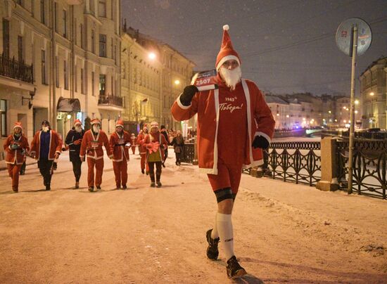 Забег Дедов Морозов в Санкт-Петербурге 