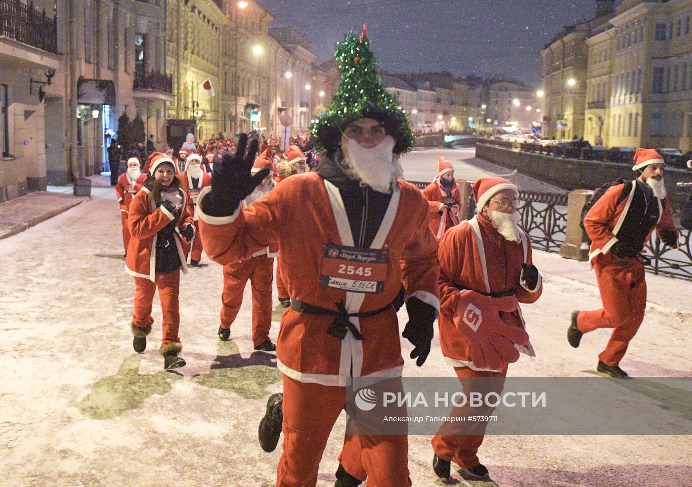 Забег Дедов Морозов в Санкт-Петербурге 